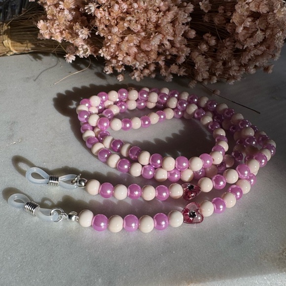 NWT Purple and Cream Beaded Eyeglass Chain - Picture 3 of 3